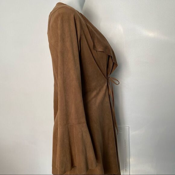 Chelsea
and violet faux suede flare sleeve waterfall jacket - Picture 3 of 15